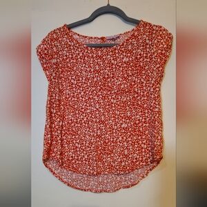 Rose & Rhyme Short Sleeved Top Red with White Flowers Size Medium
